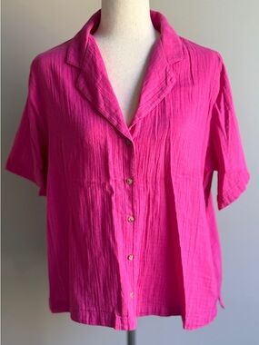 Old Navy Hot Pink Short-Sleeve Button-Front Top